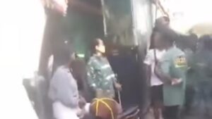 Emak-Emak di Pati Hampir Dikeroyok Gara-Gara Siram Sound Horeg Saat Karnaval, Video Viral