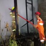 Gegara Korsleting Saat “ngecas” Hp, Rumah Warga Semarang Ludes Terbakar