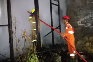 Korsleting Saat “Ngecas” HP, Rumah Warga Semarang Ludes Terbakar