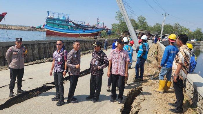 Geger! Jalan Di Pati Ambles 65 Meter, Warga Kira Gempa,