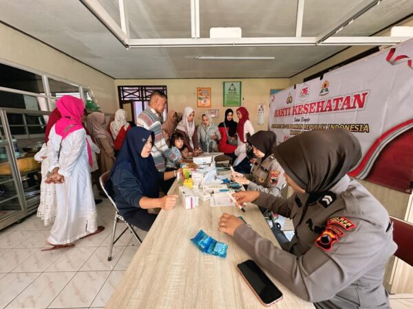 Gelar Bakti Kesehatan Di Slb, Masyarakat Apresiasi Aksi Polwan Polres