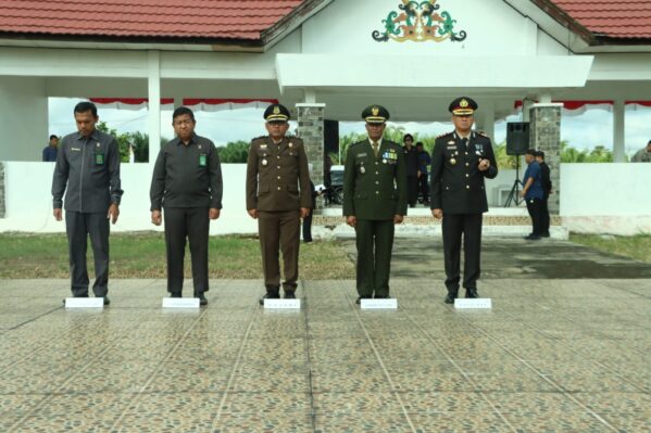 Hut Kabupaten Lamandau: Kapolres Ikuti Ziarah Di Taman Makam Pahlawan