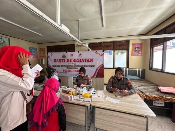 Hut Ke 76, Polwan Gelar Bakti Kesehatan Tuai Pujian Masyarakat Jepara