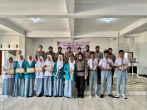 HUT Polwan ke-76, Polwan Jepara Edukasi Siswa Tentang Bahaya Kenakalan Remaja dan Narkoba