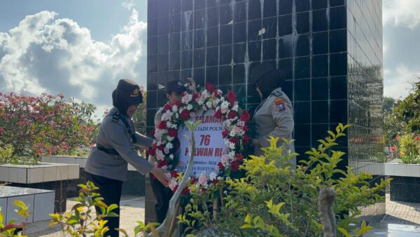 Hut Polwan Ke 76, Srikandi Blambangan Tabur Bunga Di Tmp Wisma