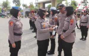 Polwan Polres Sukoharjo Diperiksa Tampang dan Disiplin Menyambut HUT ke-76