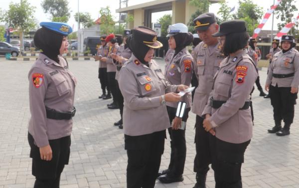 Hut Ke 76 Polwan: Polres Sukoharjo Lakukan Pemeriksaan Penampilan Dan Disiplin