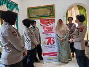 Hari Jadi ke-76, Polwan Polresta Banyumas Lakukan Anjangsana Berbagi Kasih