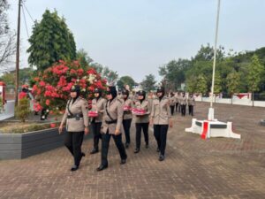 Jelang HUT Ke-76, Polwan Polres Jepara Gelar Ziarah Dan Tabur Bunga di TMP