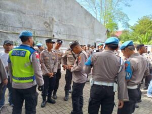 Jelang Pilkada 2024, Polisi Kerahkan Ratusan Personel untuk Amankan Kantor KPU Banyuwangi