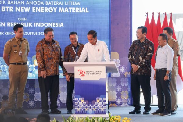 Jokowi Resmikan Pabrik Anoda Baterai Litium Di Kendal