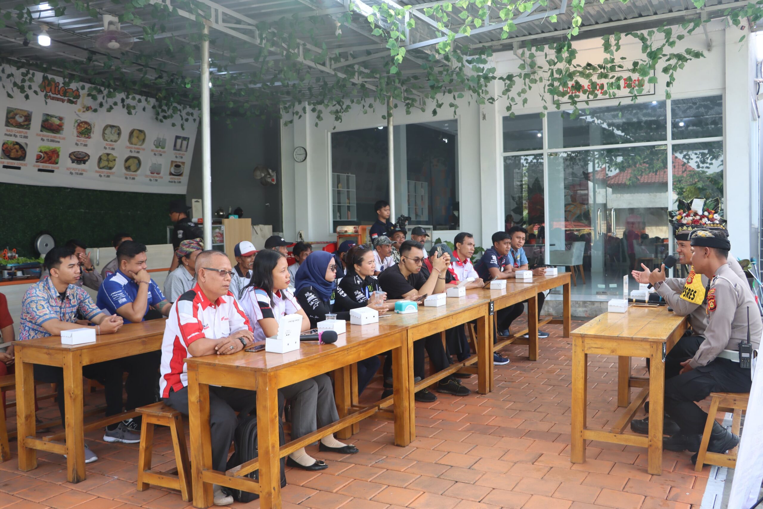 Jumat Curhat: Kapolres Dengar Keluhan Karyawan Dealer