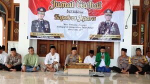 Kapolres Jepara Manfaatkan Jumat Curhat untuk Ajak Masyarakat Jaga Kamtibmas Jelang Pilkada