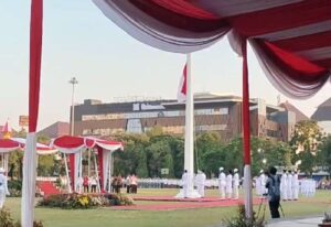 Kapolda Jateng Komandoi Upacara Penurunan Bendera Merah Putih