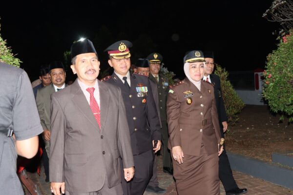 Kapolres Jepara Bersama Forkopimda Laksanakan Apel Kehormatan Dan Renungan Suci