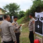 Kapolres Lamandau Ajak Personel Latihan Menembak Bersama Untuk Tingkatkan Keterampilan