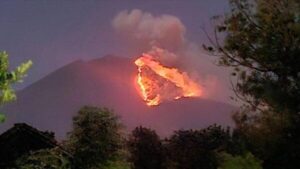 ebakaran Gunung Merapi Ungup-ungup Banyuwangi, Penanganan Terganggu oleh Akses yang Sulit