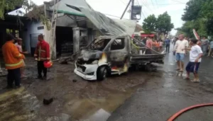 Kebakaran di Purwoasri Banyuwangi, Pom Mini dan Pikap Terbakar, Dua Orang Alami Luka Bakar