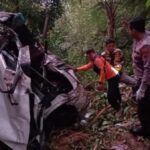 Kecelakaan Maut Di Batang, Fortuner Terjun Ke Jurang