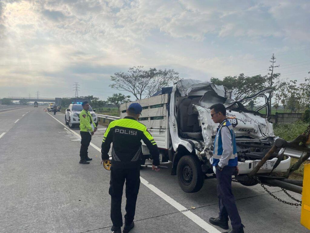 Kecelakaan Tol Sragen, Seruduk Bokong Truk, Seorang Pengemudi Pickup Tewas