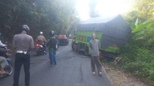 Kecelakaan di Tanjakan Semarang: Truk Tak Kuat Nanjak, Penyebabnya Telat Oper Persneling