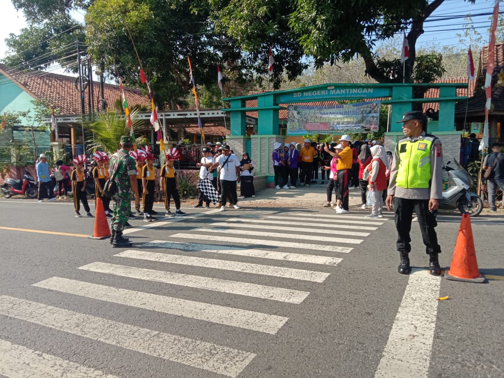 Keceriaan Dan Kesehatan Anak Anak Di Gerak Jalan Sd Kecamatan Bulu