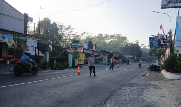 Kolaborasi Polri Dan Polres Banjarnegara Atur Lalu Lintas Di Jam