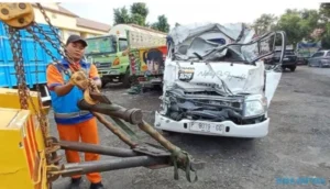 Truk Pengangkut Jeruk Sundul Truk Batu Bara di Tol Sragen, Ini Kronologi Kejadiannya