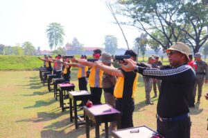 Latihan Menembak di Polres Pekalongan: Kapolres Tegaskan Pentingnya Senjata Sebagai ‘Istri Pertama