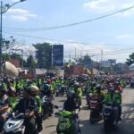 Massa Mahasiswa Konvoi Di Jalan Pantura Semarang Lalu Lintas Macet