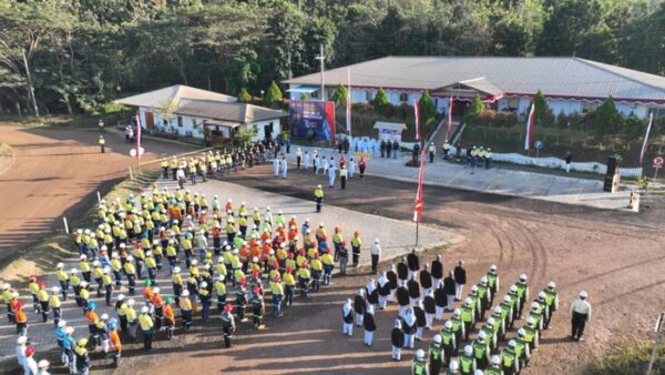 Meriahkan Hut Ke 79 Ri, Warga Banyuwangi Gelar Upacara Di Puncak