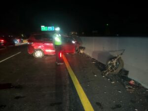 Mobil Tertabrak Bus di KM 383A Tol Semarang-Batang, Satu Orang Meninggal