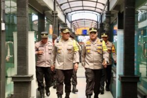 Pantau Keamanan, Karo Ops Polda Jatim dan Kapolresta Banyuwangi Cek Pintu Masuk ASDP Ketapang