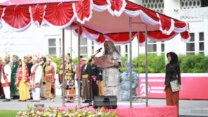 Parade Busana Adat Nusantara Meriahkan Peringatan Kemerdekaan RI di Banyuwangi