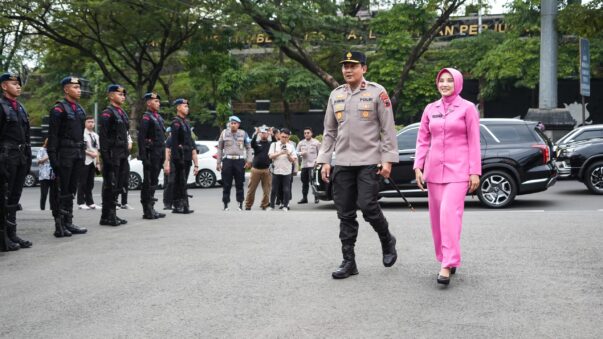 Pedang Pora Meriahkan Penyambutan Brigjen Ribut Hari Wibowo Sebagai Kapolda