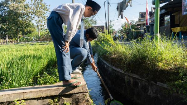 Pelajar Banyuwangi Jadi Detektif Sungai Atasi Pencemaran Mikroplastik