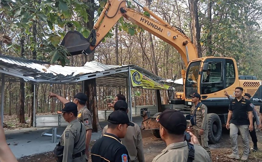 Pembongkaran Kios Tak Berizin di Semarang Berujung Ricuh, Satpol PP dan Pemilik Saling Cekcok