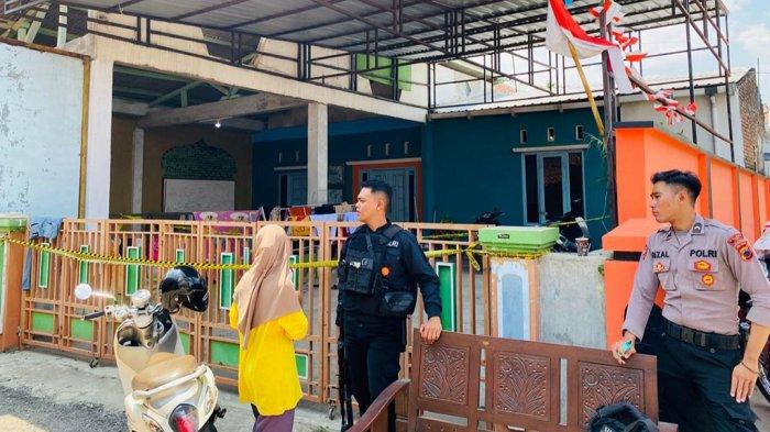 Pembunuhan Sadis Di Slawi: Pria Tewas Ditebas Di Teras Rumah