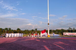 Pemkab Lamandau Gelar Upacara Penurunan Bendera Merah Putih dengan Khidmat