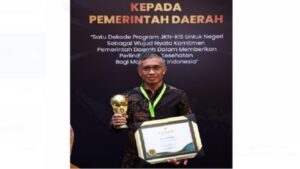 Prestasi Gemilang: Pemkab Lamandau Terima UHC Awards 2024