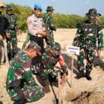 Penanaman Pohon Mangrove Oleh Prajurit Kodim 0720 Rembang Bersama Polri