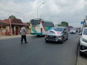 Polres Banjarnegara Lakukan Pengawalan Ketat Saat Bakal Calon Bupati dan Wakil Bupati Daftar di KPU