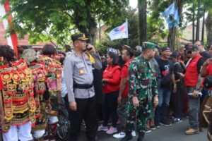 Pengamanan Diperketat, Polres Jembrana Kawal Ketat Pendaftaran Calon Bupati di KPU