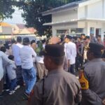 Pengamanan Humanis Polresta Banyuwangi Jaga Kpu Tetap Kondusif Selama Pendaftaran