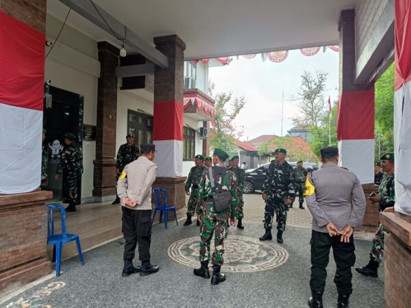 Pengamanan Kantor Kpu Jembrana, Sinergi Tni Polri Melalui Kodim 1617 Dan