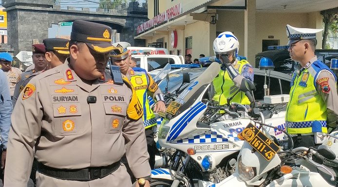 Pengamanan Ketat Polres Rembang Saat Pendaftaran Dua Paslon Berlangsung Bersamaan