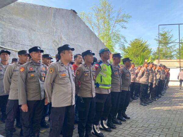 Pengamanan Ketat Di Kpu Banyuwangi, Polisi Terjunkan Ratusan Personel Jelang