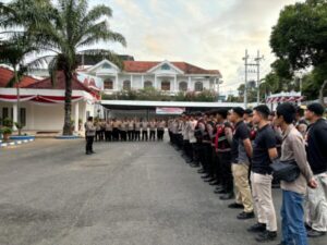 Ratusan Polisi Amankan Aksi Unjuk Rasa Kondusif di Banyuwangi