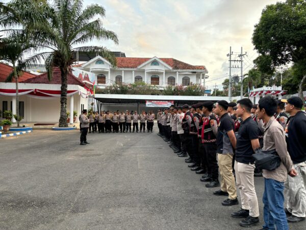 Ratusan Polisi Diterjunkan dalam Pengamanan Demo Aliansi Banyuwangi Menggugat