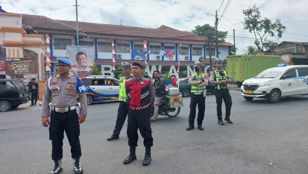 Pengamanan Pendaftaran Bakal Calon Bupati Dan Wakil Bupati: Polres Banjarnegara